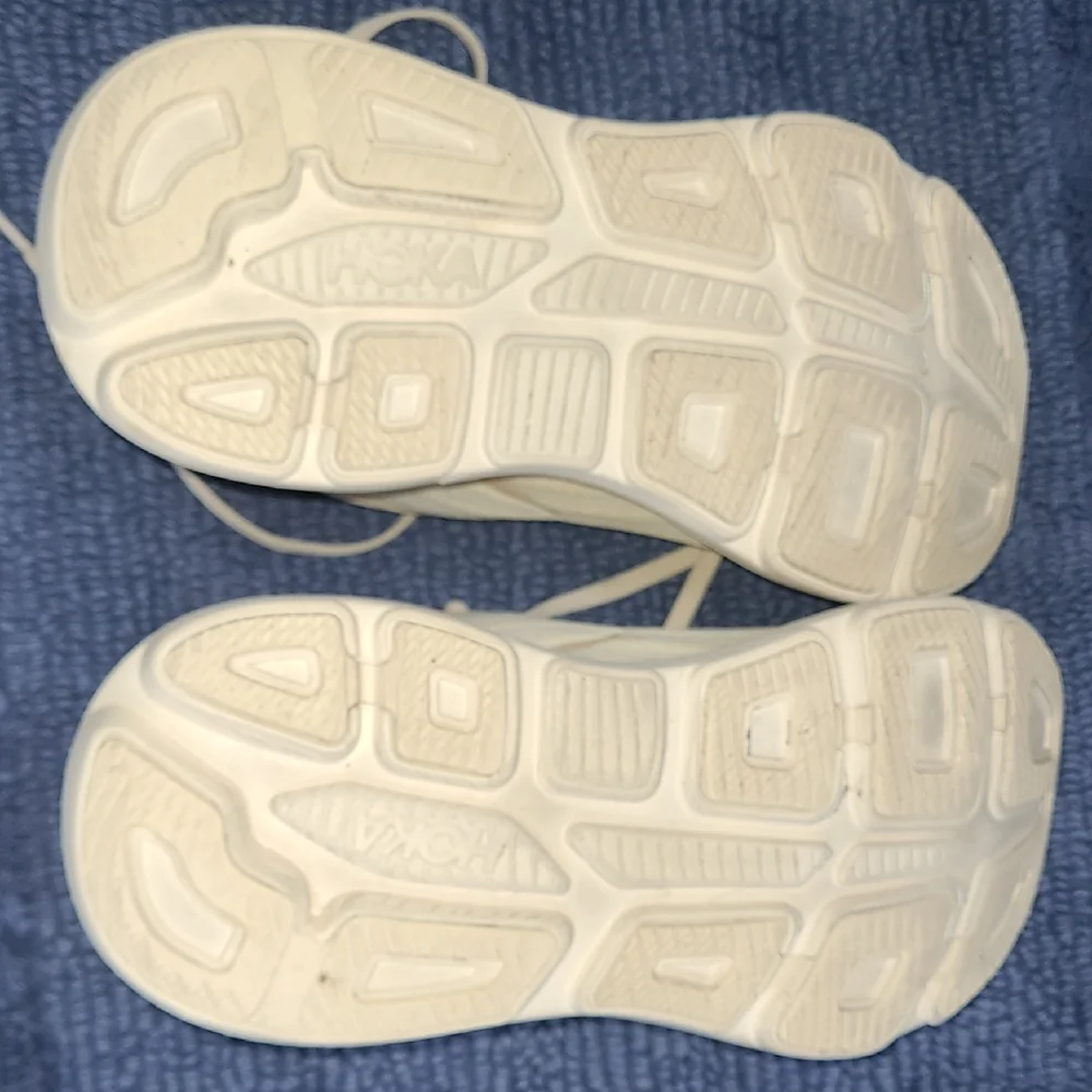 Hoka Women’s Cream/White Cushioned Running Shoes, 8 B8 - Picture 12 of 12